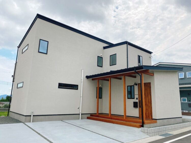 施主様の思いがすべて詰まったグレージュ塗り壁のお家