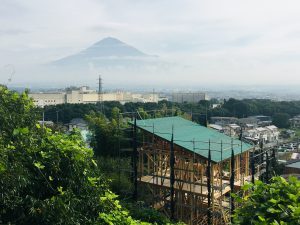 O様邸現場と富士山