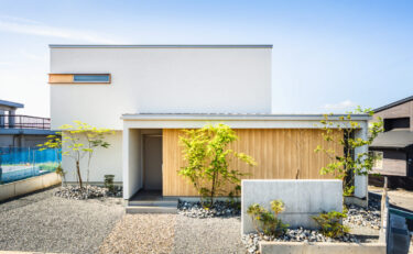 【グランドオープン】外に閉じ、内にひらく。景色と暮らす塗り壁の家