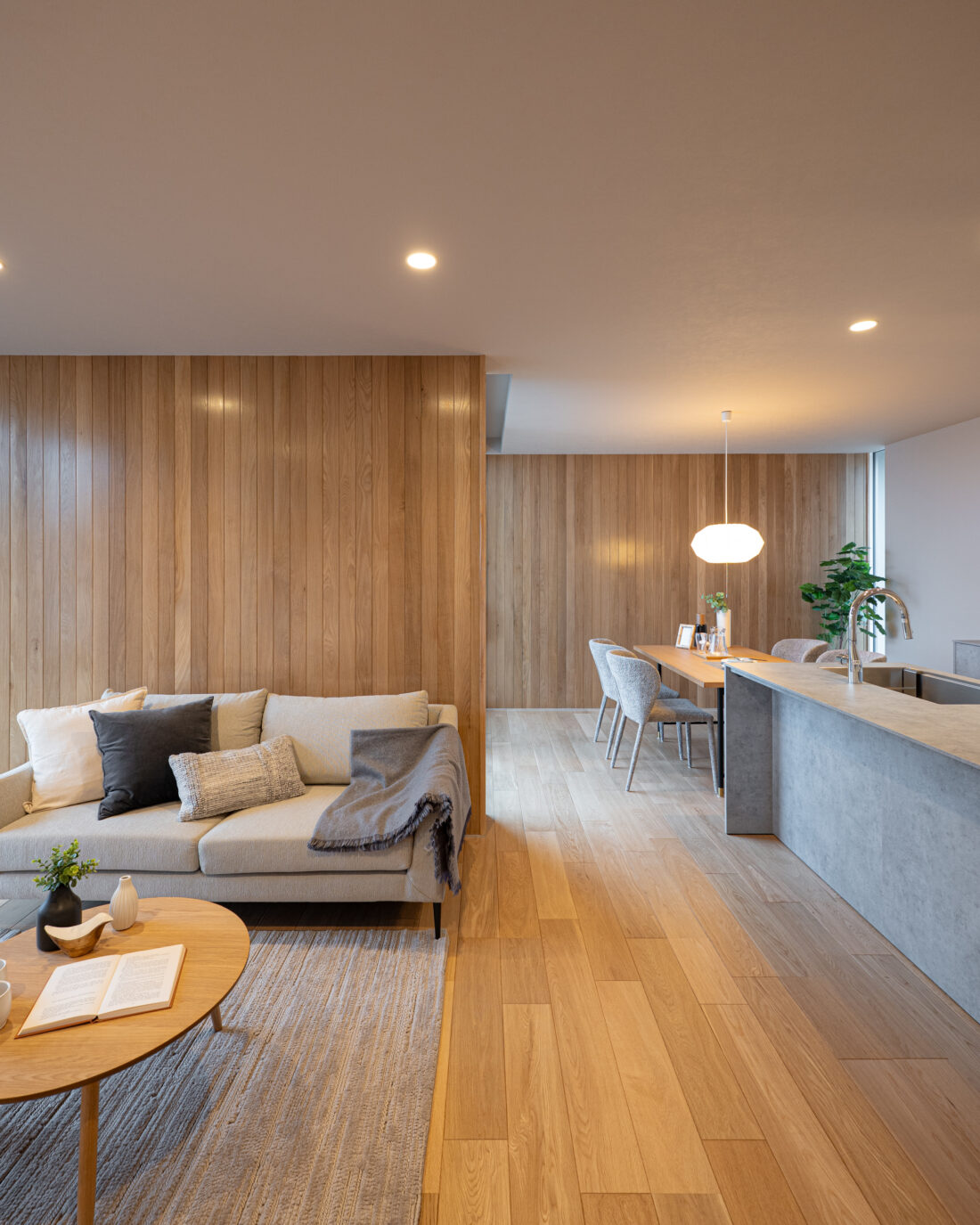 光と景色を味わえるLDK